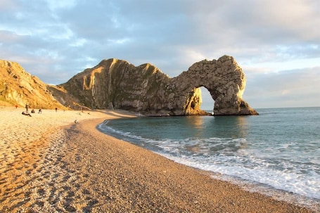 Beach. Family home close to Lulworth Cove, Durdle Door, The Tank Musuem & Monkey World