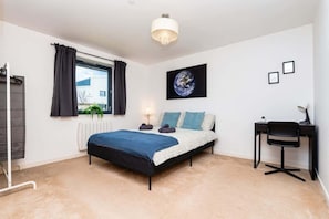 2 chambres, fer et planche à repasser, Wi-Fi, draps fournis