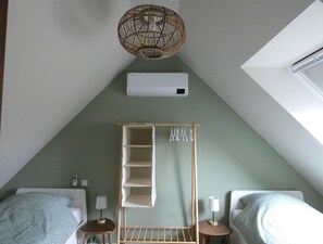 2 Schlafzimmer, Reisekinderbett, kostenloses WLAN, Bettwäsche