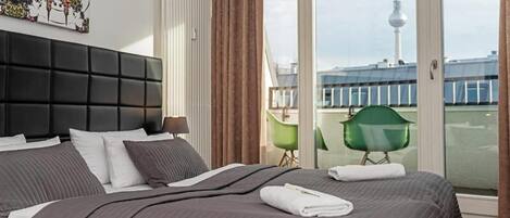 2 bedrooms, in-room safe, desk, iron/ironing board