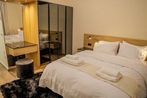 3 bedrooms, iron/ironing board, WiFi, bed sheets - Luxe Penthouse • Epic Views • AUC with WiFi, AC (Cairo Governorate)