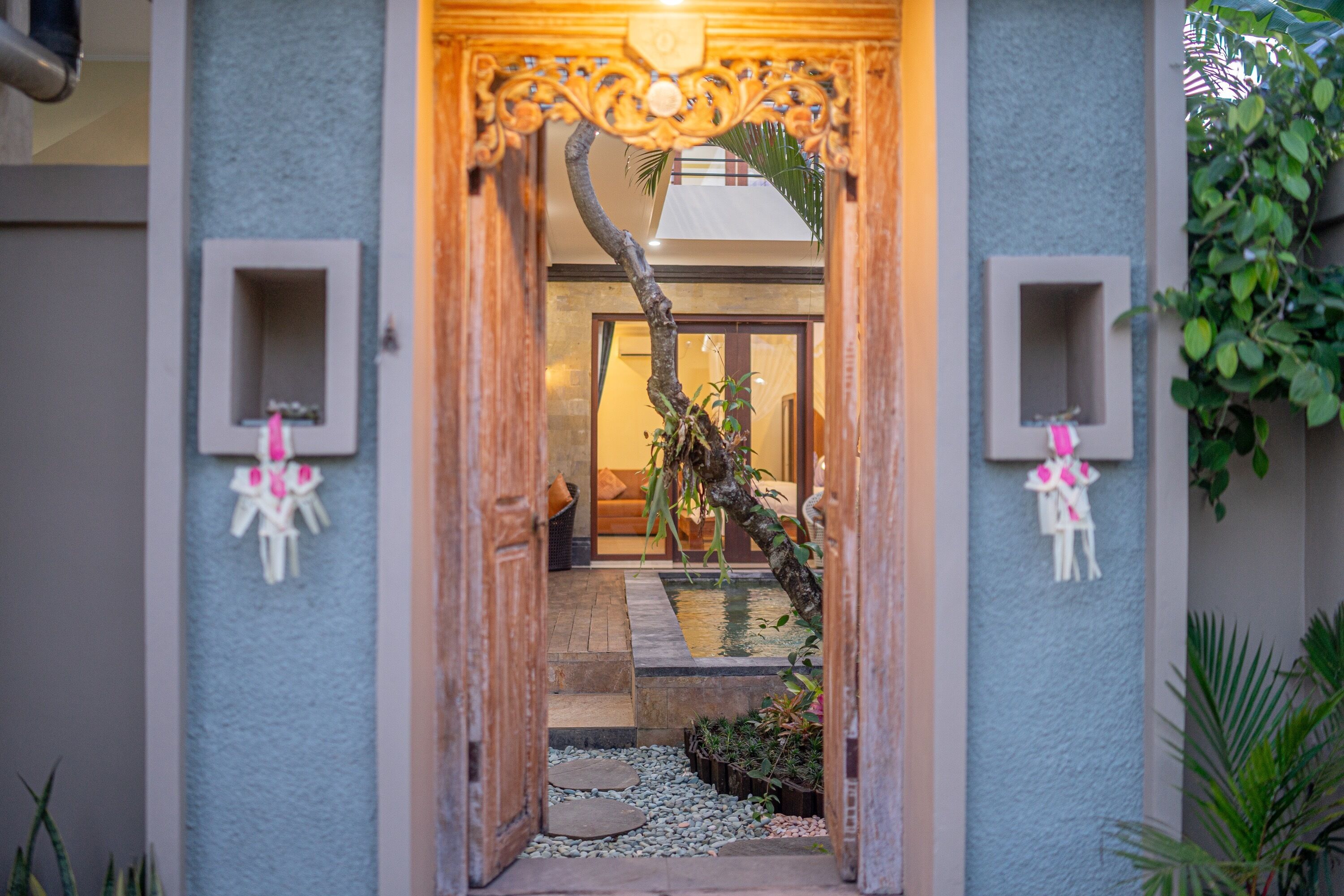 Vista frontal de la propiedad