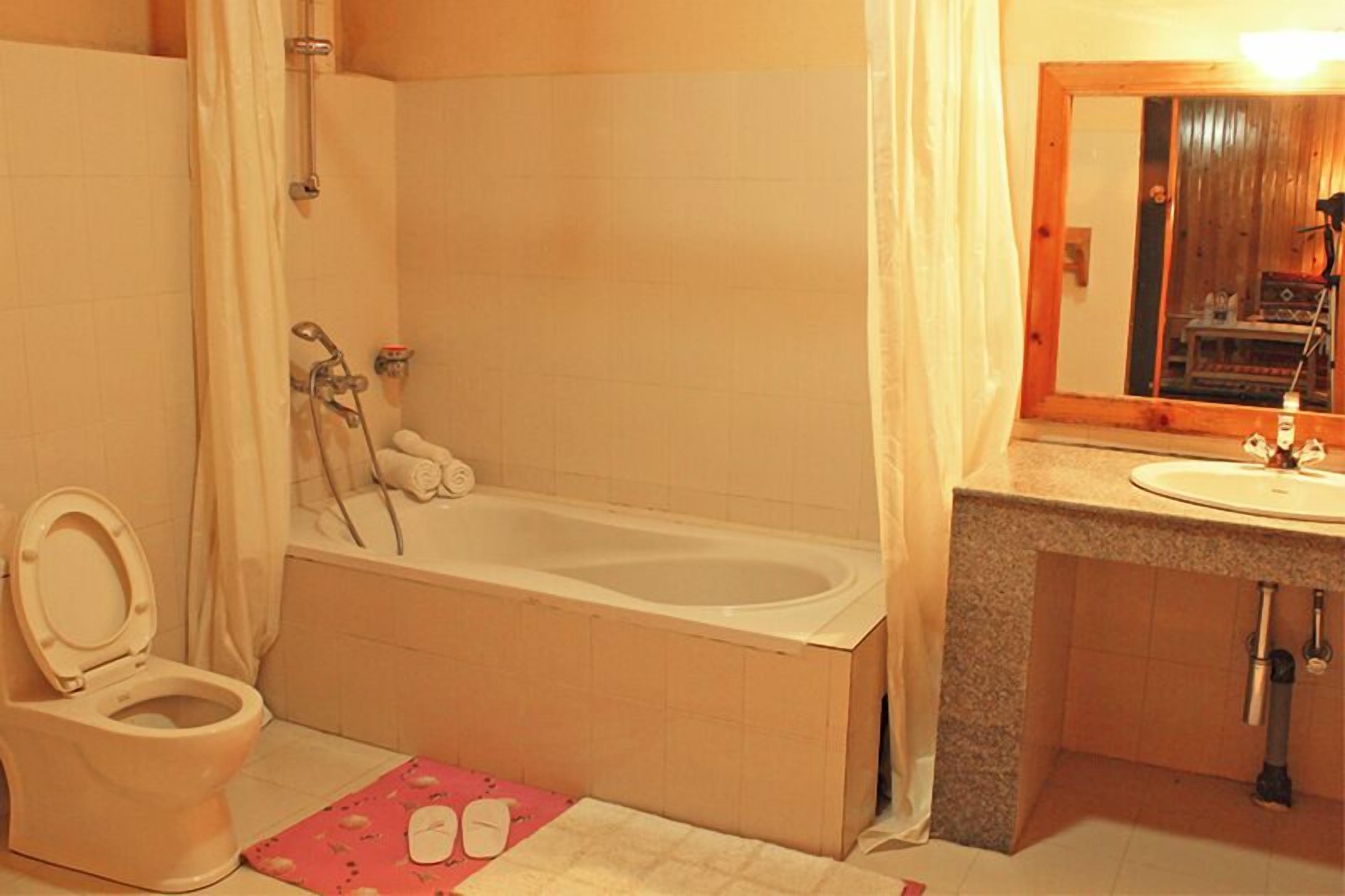 Deluxe Double or Twin Room, Mountain View | Bathroom