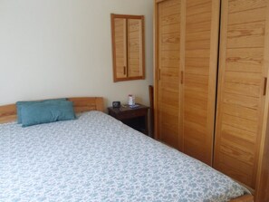 2 Schlafzimmer, Bügeleisen/Bügelbrett, Reisekinderbett