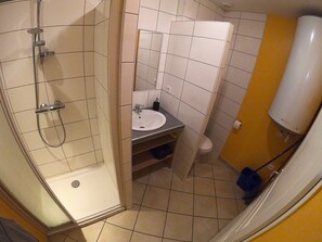 Dusche, Handtücher, Seife, Toilettenpapier