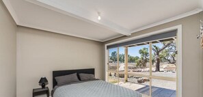 4 bedrooms, WiFi - Tranquil River house in Beautiful Kroehns Landing (Nildottie)