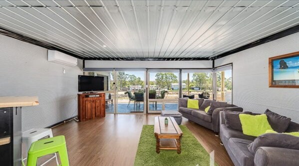 Living area - Tranquil River house in Beautiful Kroehns Landing (Nildottie)