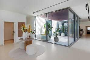 Signature Villa, 4 Bedrooms, Private Pool, Sea View | Living area | 65-inch Smart TV with digital channels - Al Zorah Villa - Mint Stay (Ajman)