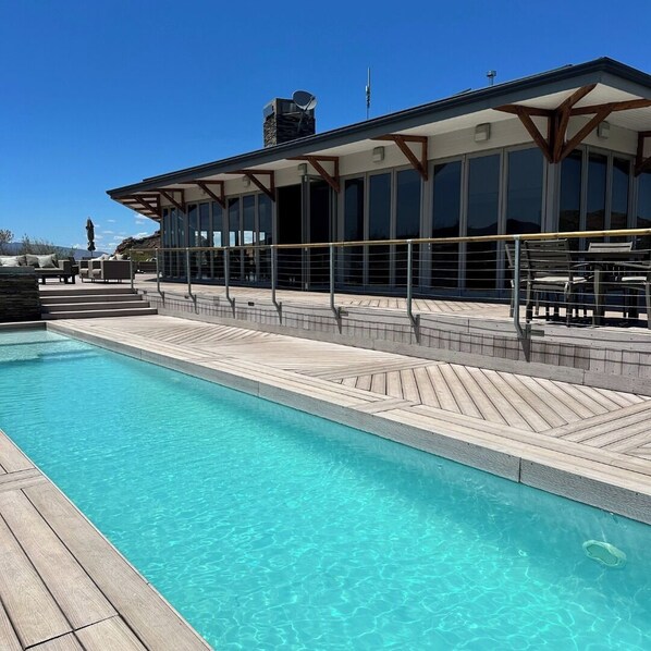 Outdoor pool - Landrani Luxury Lodge (Oudtshoorn)