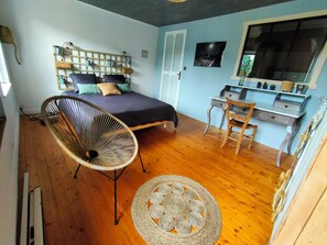 2 Schlafzimmer, Schreibtisch, Bügeleisen/Bügelbrett, Reisekinderbett