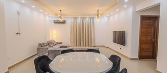 Bright & Airy Apt - Pristine Gem with WiFi, AC