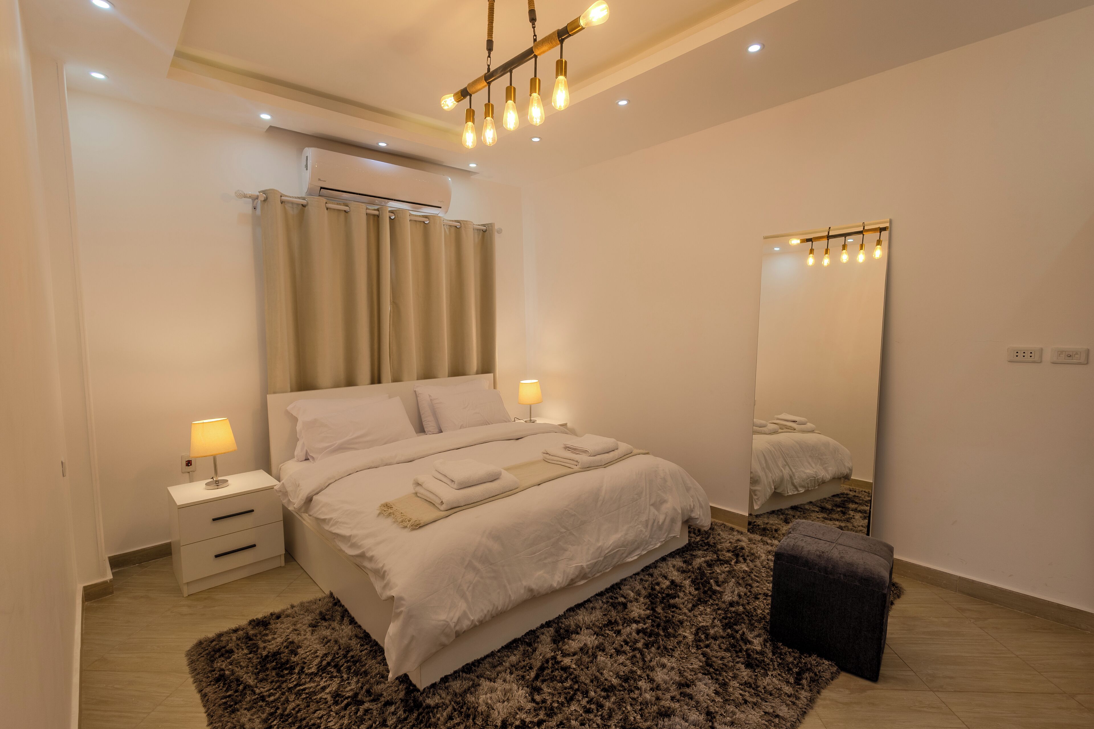 3 chambres, fer et planche à repasser, Wi-Fi, draps fournis