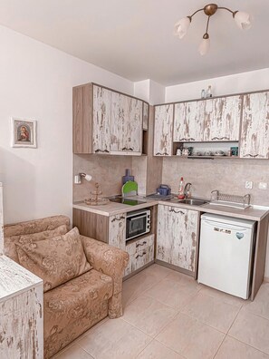 Studio, 1 Bedroom, Smoking, Balcony | Interior