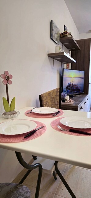 Studio, 1 Schlafzimmer, Raucher, Balkon | Esszimmer