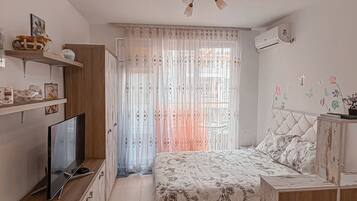 Studio, 1 Bedroom, Smoking, Balcony | 1 bedroom