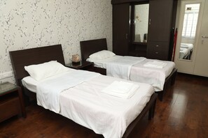 2 bedrooms, iron/ironing board, WiFi, bed sheets - 2-bedroom house in brilliant Bengaluru with WiFi, AC & a fully furnished kitchen (Bengaluru)