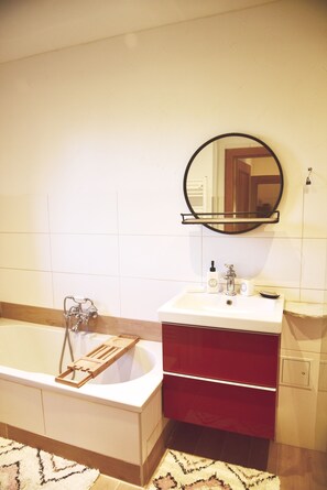 Haartrockner, Handtücher, Toilettenpapier