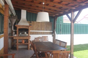 Outdoor dining - Arrábida Sweet Home your vacation retreat, close to the beach, the countryside and the city (São Simão)