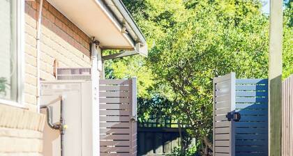 Entire Cozy 2-Bedroom House in Mount Waverley