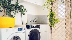 Interior - Entire Cozy 2-Bedroom House in Mount Waverley (Mount Waverley)