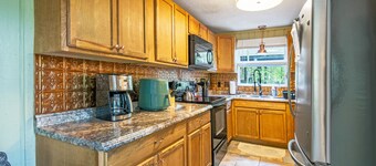 Pet friendly, Rec passes, can walk to nearby fun!