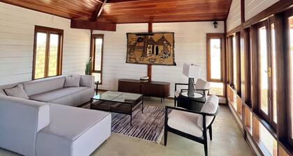 Villa Siga Fall ~ Elegant Wooden 2BR Retreat Near la Petite CĂŽte.