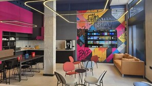 Lobby sitting area - Wostel Malaga (Málaga)