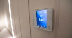 Escriptori i espai de treball apte per a portàtils 