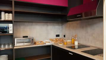 Petit déjeuner en libre-service (3.5 EUR par personne)