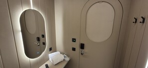 Habitació doble Comfort | Escriptori i espai de treball apte per a portàtils 