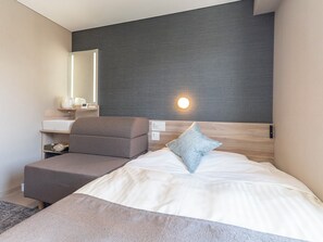 Desk, soundproofing, iron/ironing board, free WiFi - SUPER HOTEL Premier Sendai Kokubuncho Natural Hot Spring (Sendai)