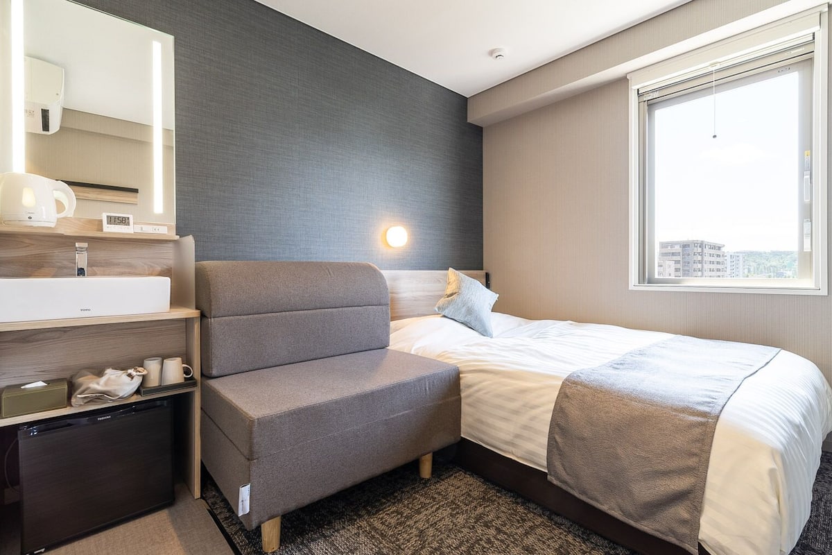 Bureau, chambres insonorisées, fer et planche à repasser, Wi-Fi gratuit