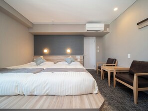 Escritorio, insonorización, tabla de planchar con plancha y wifi gratis