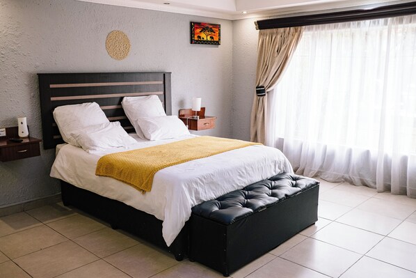 4 slaapkamers, een bureau, een strijkplank/strijkijzer, wifi