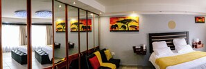 4 habitaciones, escritorio, tabla de planchar con plancha y wifi
