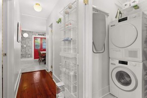 Interior - French Quarter Comfort - Steps from Frenchmen St (New Orleans)