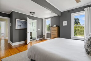 3 chambres, bureau, fer et planche à repasser, accès au Wi-Fi (inclus)