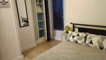 1 slaapkamer, een strijkplank/strijkijzer, wifi