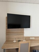 折叠床/加床（额外收费）、免费 WiFi、床单