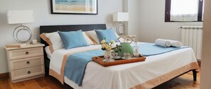 2 bedrooms, desk, soundproofing, iron/ironing board