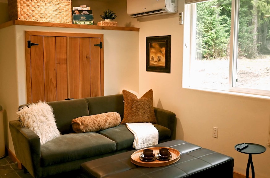 Olympic Mountain View Cottage Near Lake Crescent - Olympic National Park, WA