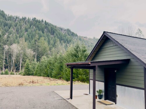 Olympic Mountain View Cottage Near Lake Crescent