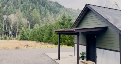 Olympic Mountain View Cottage Near Lake Crescent