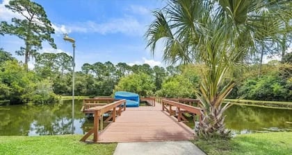 Tranquil Oasis- Fish Pond & Private Island Access