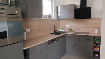 Mikrowelle, Ofen, Herdplatte, Geschirrspüler