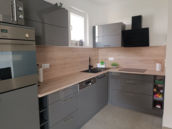 Micro-ondas, fogão, cooktop, lava-louças
