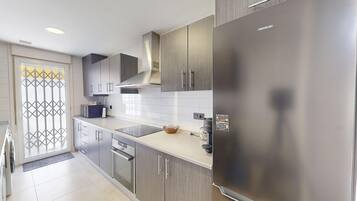 Refrigerador, microondas, horno y lavavajillas