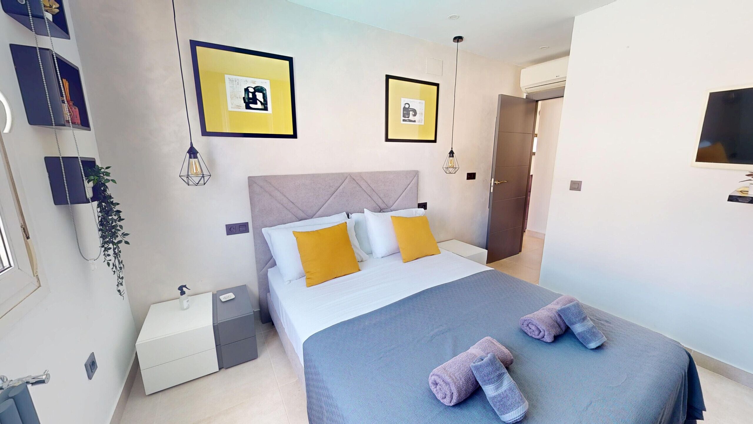 3 slaapkamers, een strijkplank/strijkijzer, gratis wifi, beddengoed