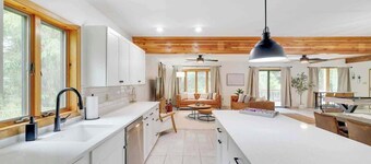 Woodlands Hideaway- Hot Tub, Grill & Games