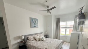 2 soverom, skrivebord, strykejern/-brett og wi-fi (inkludert)
